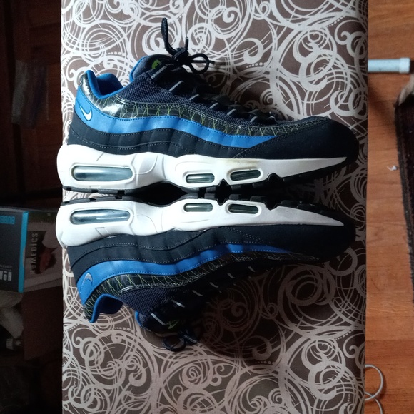 I'm selling my airmax 95 good condition used - Picture 3 of 11
